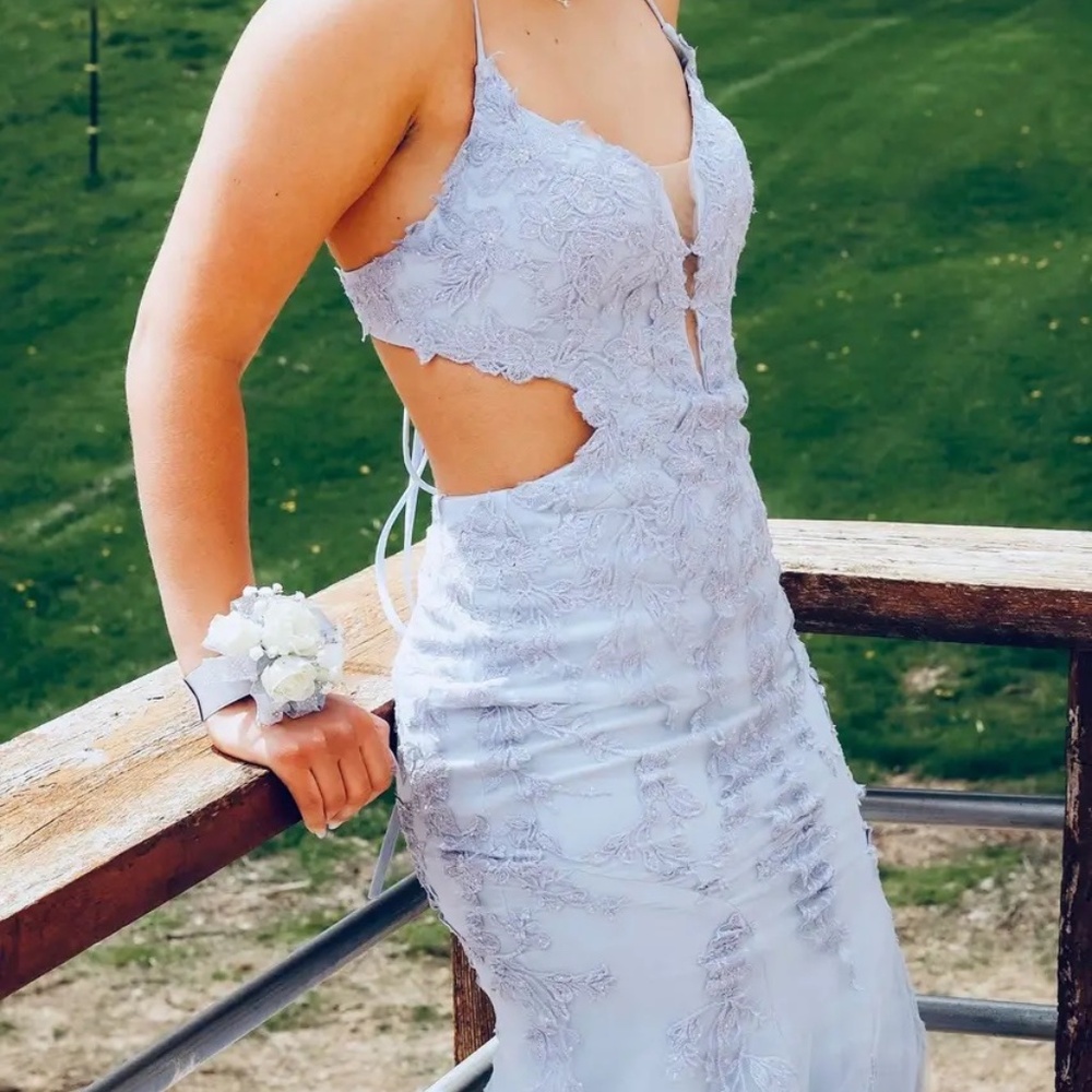 Prom - Picture 3 of 6